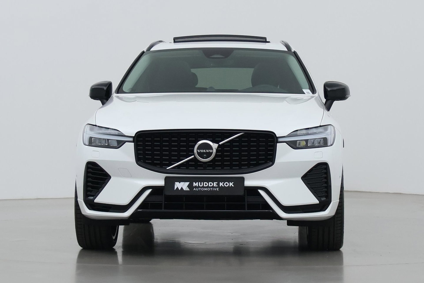 Volvo XC60 T8 Plug-in hybrid Ultra Dark | ACC | Luchtvering | Panoramadak | Massage | Bowers&Wilkins | 360° Camera | Head-Up