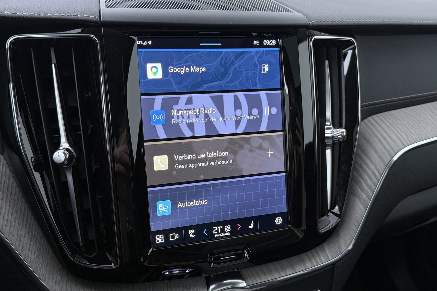 Volvo XC60 T8 Plug-in hybrid Ultra Dark | ACC | Luchtvering | Panoramadak | Massage | Bowers&Wilkins | 360° Camera | Head-Up