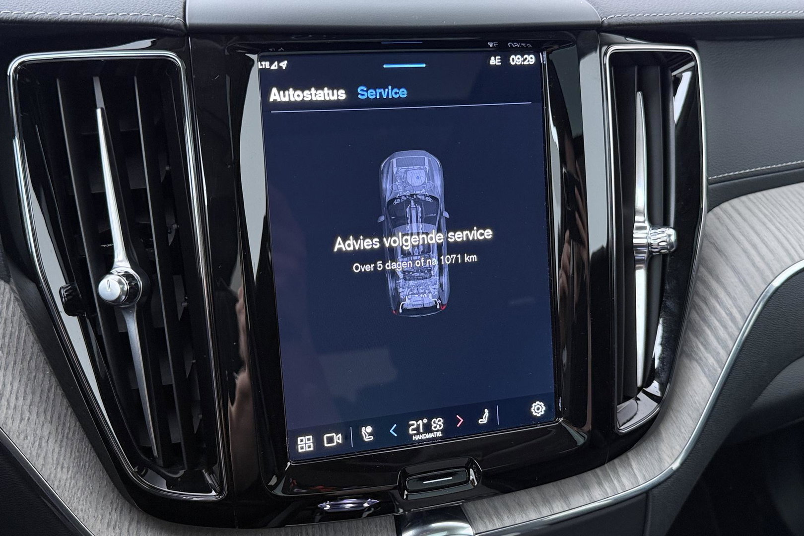 Volvo XC60 T8 Plug-in hybrid Ultra Dark | ACC | Luchtvering | Panoramadak | Massage | Bowers&Wilkins | 360° Camera | Head-Up