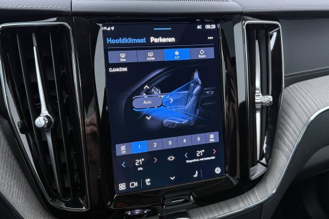 Volvo XC60 T8 Plug-in hybrid Ultra Dark | ACC | Luchtvering | Panoramadak | Massage | Bowers&Wilkins | 360° Camera | Head-Up