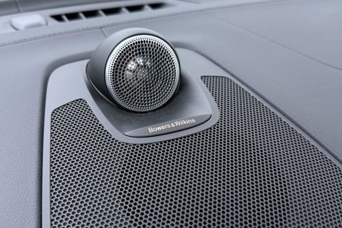 Volvo XC60 T8 Plug-in hybrid Ultra Dark | ACC | Luchtvering | Panoramadak | Massage | Bowers&Wilkins | 360° Camera | Head-Up