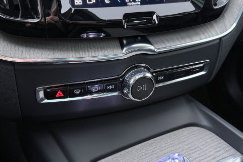 Volvo XC60 T8 Plug-in hybrid Ultra Dark | ACC | Luchtvering | Panoramadak | Massage | Bowers&Wilkins | 360° Camera | Head-Up