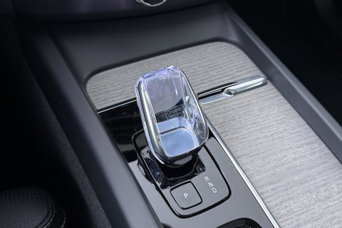 Volvo XC60 T8 Plug-in hybrid Ultra Dark | ACC | Luchtvering | Panoramadak | Massage | Bowers&Wilkins | 360° Camera | Head-Up