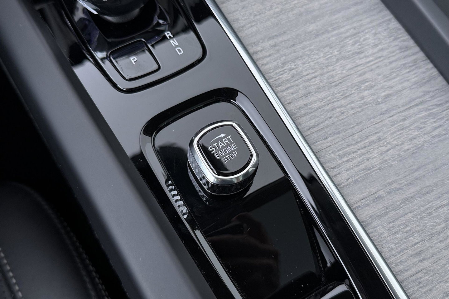 Volvo XC60 T8 Plug-in hybrid Ultra Dark | ACC | Luchtvering | Panoramadak | Massage | Bowers&Wilkins | 360° Camera | Head-Up
