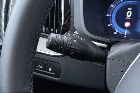 Volvo XC60 T8 Plug-in hybrid Ultra Dark | ACC | Luchtvering | Panoramadak | Massage | Bowers&Wilkins | 360° Camera | Head-Up