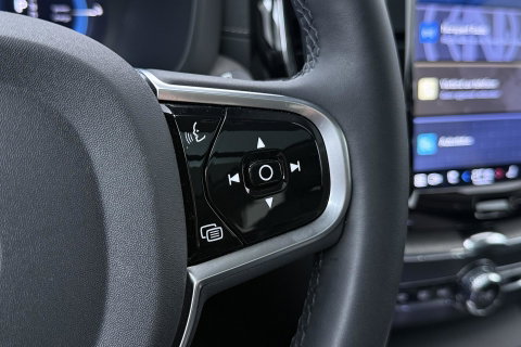 Volvo XC60 T8 Plug-in hybrid Ultra Dark | ACC | Luchtvering | Panoramadak | Massage | Bowers&Wilkins | 360° Camera | Head-Up