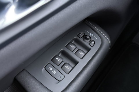 Volvo XC60 T8 Plug-in hybrid Ultra Dark | ACC | Luchtvering | Panoramadak | Massage | Bowers&Wilkins | 360° Camera | Head-Up