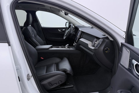 Volvo XC60 T8 Plug-in hybrid Ultra Dark | ACC | Luchtvering | Panoramadak | Massage | Bowers&Wilkins | 360° Camera | Head-Up