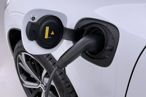 Volvo XC60 T8 Plug-in hybrid Ultra Dark | ACC | Luchtvering | Panoramadak | Massage | Bowers&Wilkins | 360° Camera | Head-Up