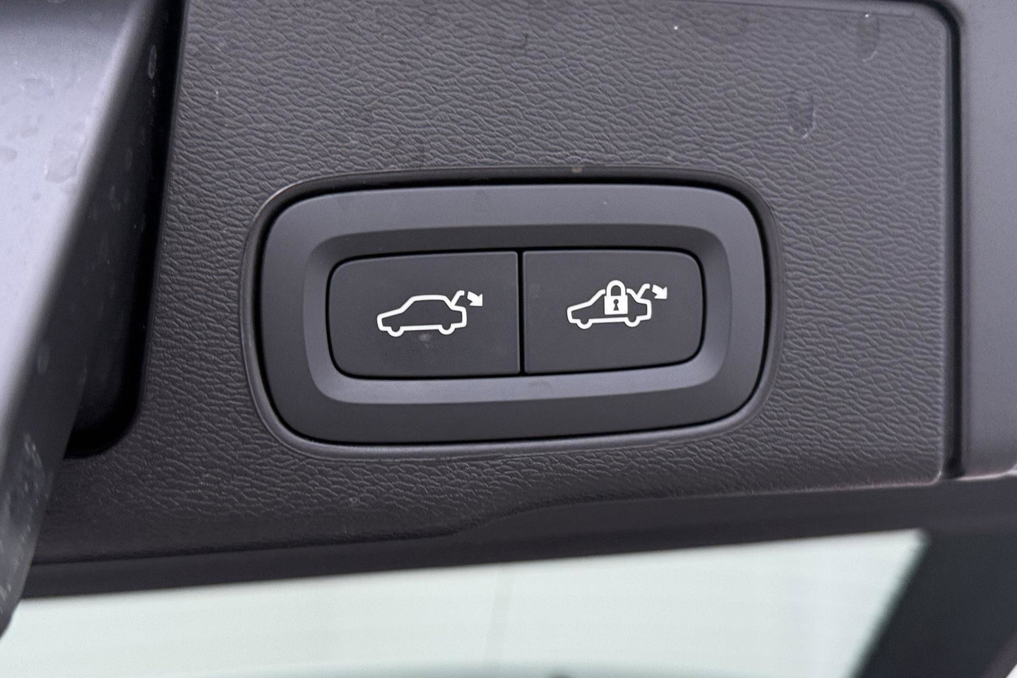 Volvo XC60 T8 Plug-in hybrid Ultra Dark | ACC | Luchtvering | Panoramadak | Massage | Bowers&Wilkins | 360° Camera | Head-Up