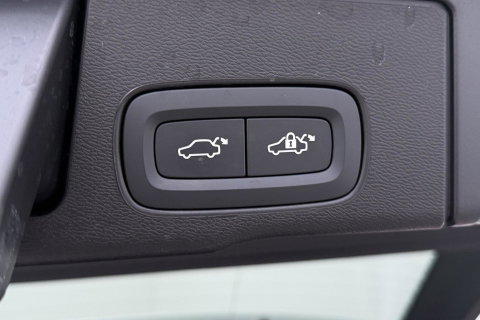 Volvo XC60 T8 Plug-in hybrid Ultra Dark | ACC | Luchtvering | Panoramadak | Massage | Bowers&Wilkins | 360° Camera | Head-Up
