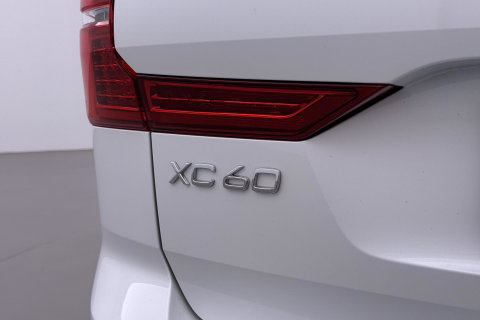 Volvo XC60 T8 Plug-in hybrid Ultra Dark | ACC | Luchtvering | Panoramadak | Massage | Bowers&Wilkins | 360° Camera | Head-Up