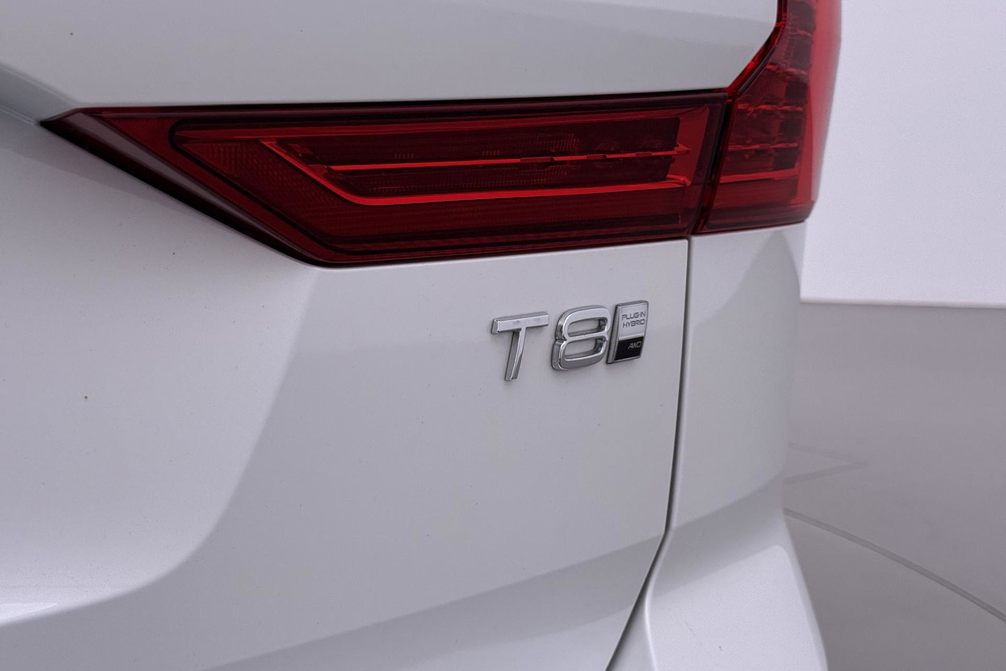 Volvo XC60 T8 Plug-in hybrid Ultra Dark | ACC | Luchtvering | Panoramadak | Massage | Bowers&Wilkins | 360° Camera | Head-Up