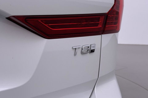 Volvo XC60 T8 Plug-in hybrid Ultra Dark | ACC | Luchtvering | Panoramadak | Massage | Bowers&Wilkins | 360° Camera | Head-Up