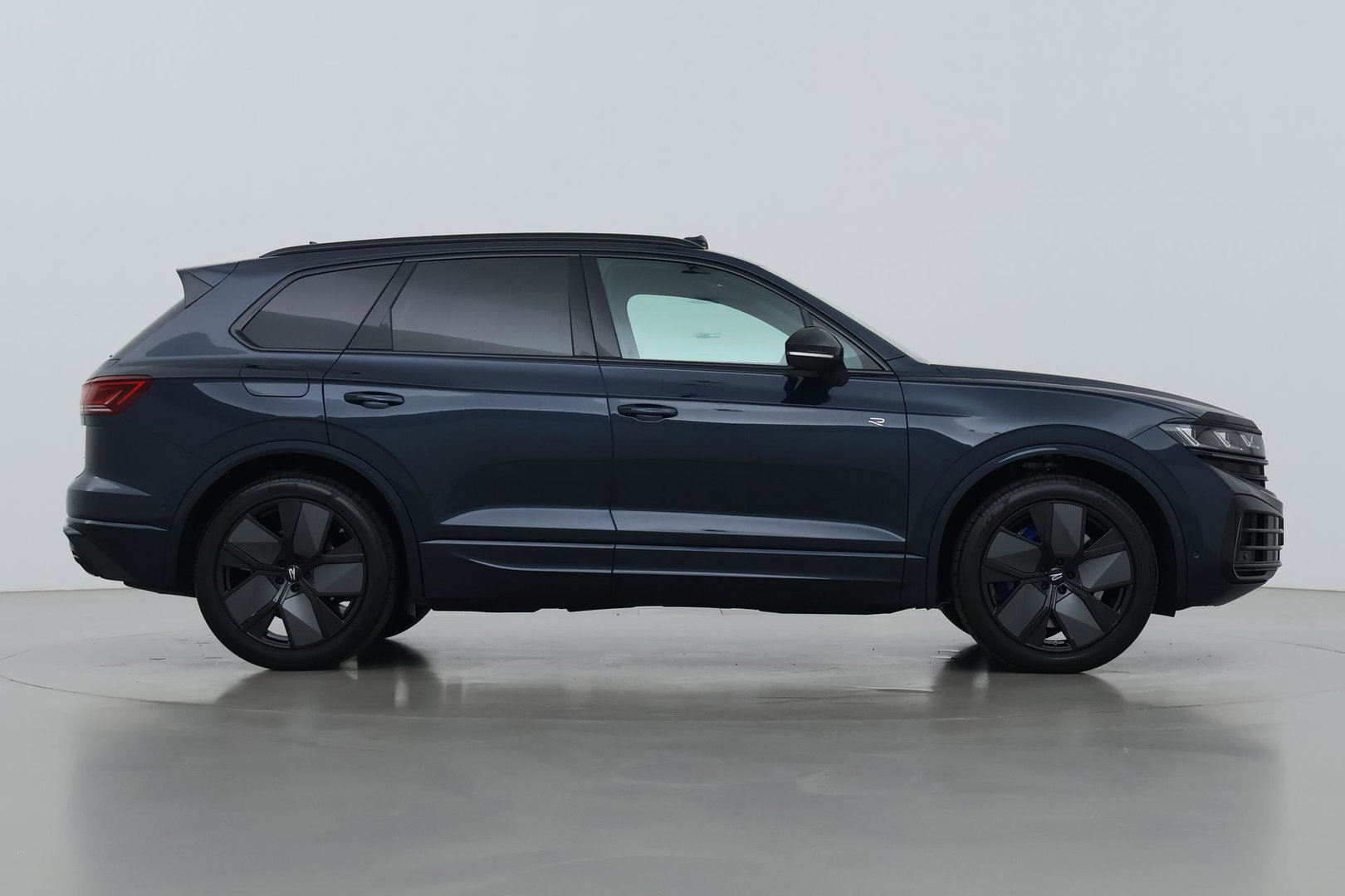 Volkswagen Touareg 3.0 TSi eHybrid 4MOTION R | FINAL EDITION | Luchtvering | Trekhaak | Panoramadak | Dynaudio | 360° Camera