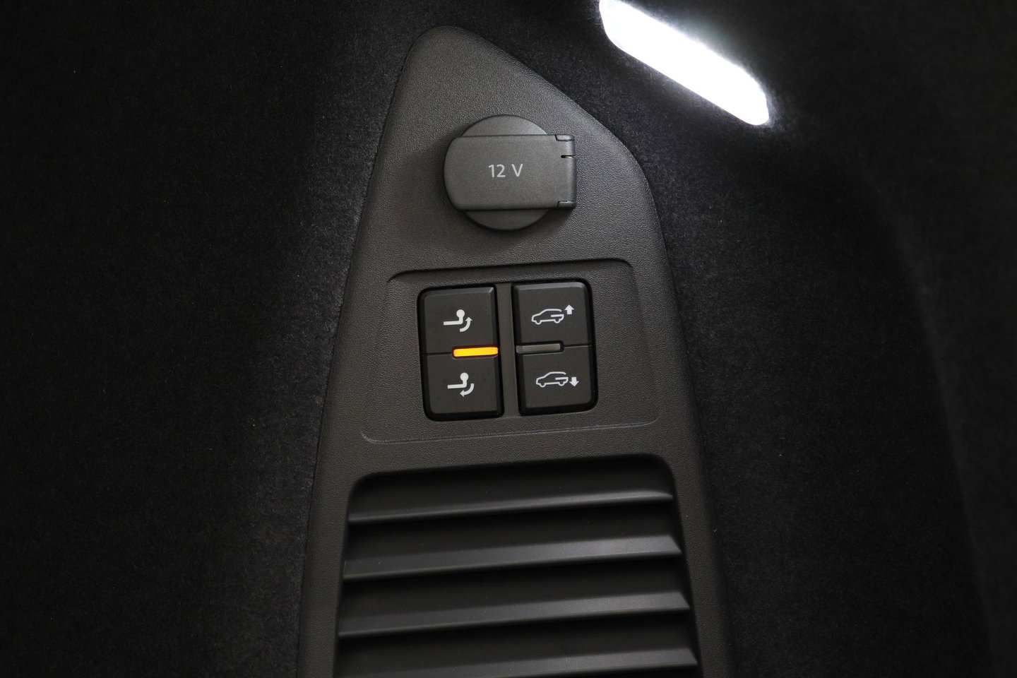 Volkswagen Touareg 3.0 TSi eHybrid 4MOTION R | FINAL EDITION | Luchtvering | Trekhaak | Panoramadak | Dynaudio | 360° Camera