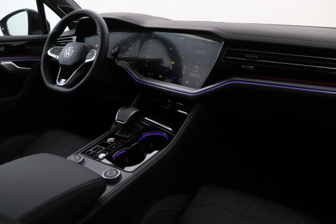 Volkswagen Touareg 3.0 TSi eHybrid 4MOTION R | FINAL EDITION | Luchtvering | Trekhaak | Panoramadak | Dynaudio | 360° Camera