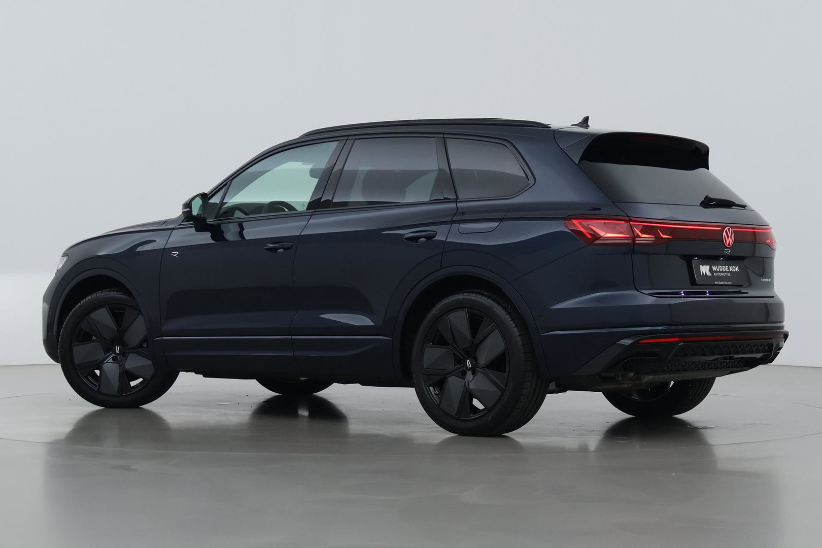 Volkswagen Touareg 3.0 TSi eHybrid 4MOTION R | FINAL EDITION | Luchtvering | Trekhaak | Panoramadak | Dynaudio | 360° Camera