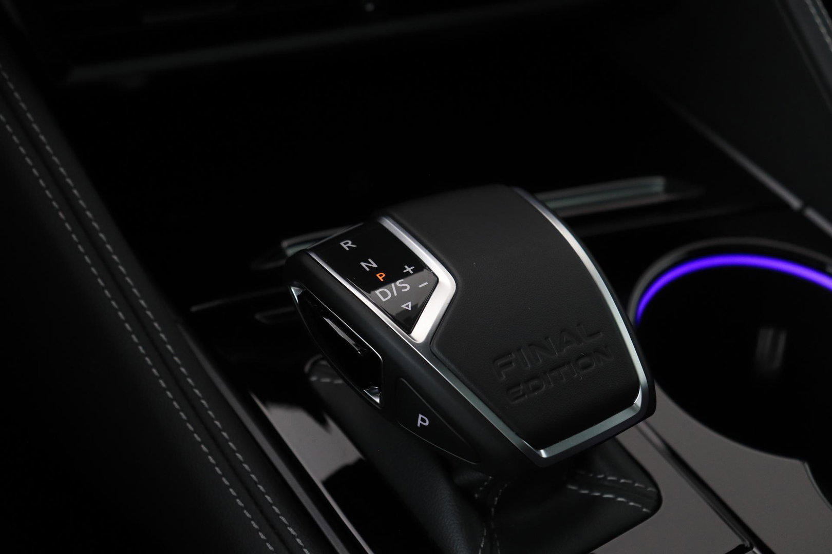 Volkswagen Touareg 3.0 TSi eHybrid 4MOTION R | FINAL EDITION | Luchtvering | Trekhaak | Panoramadak | Dynaudio | 360° Camera