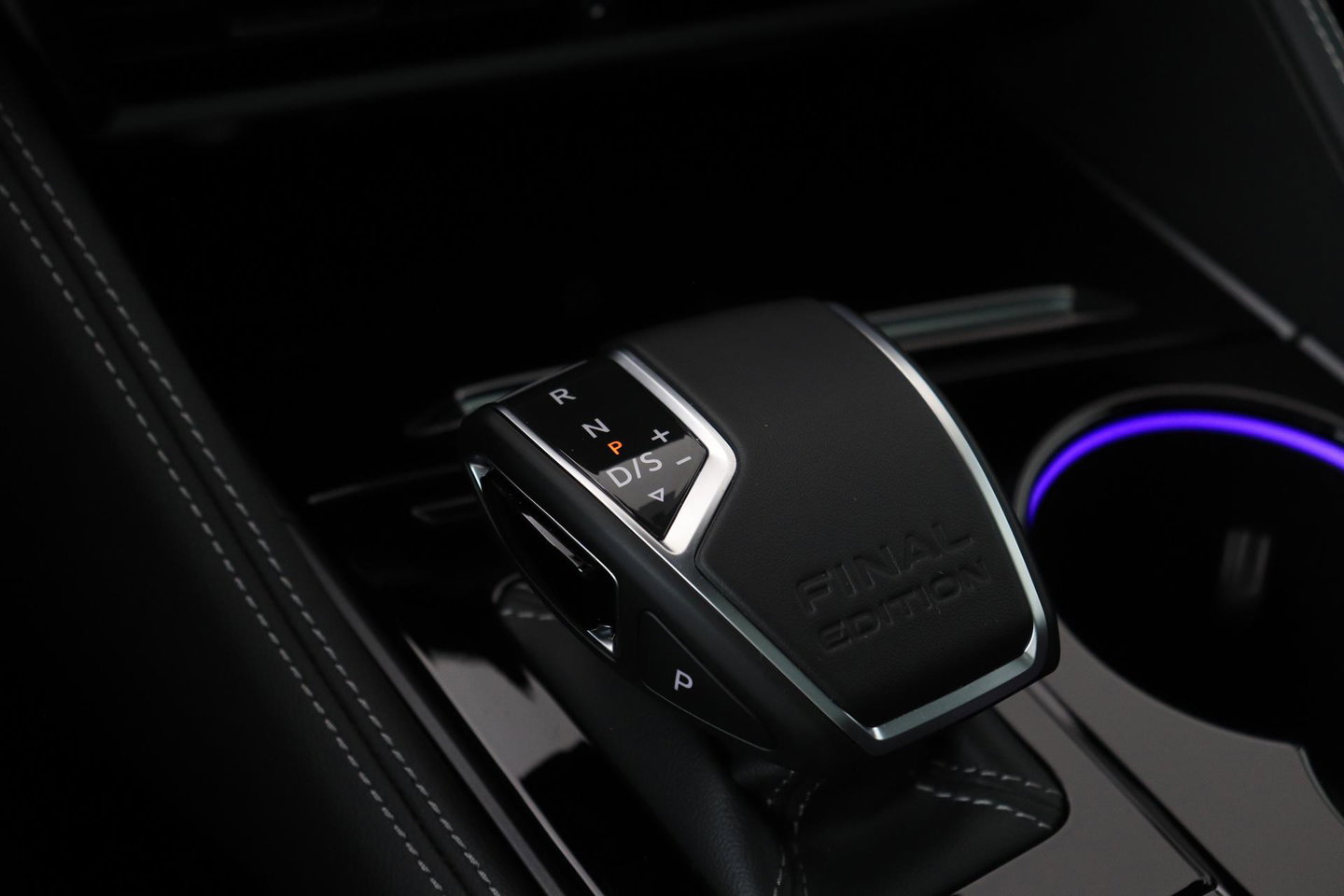 Volkswagen Touareg 3.0 TSi eHybrid 4MOTION R | FINAL EDITION | Luchtvering | Trekhaak | Panoramadak | Dynaudio | 360° Camera
