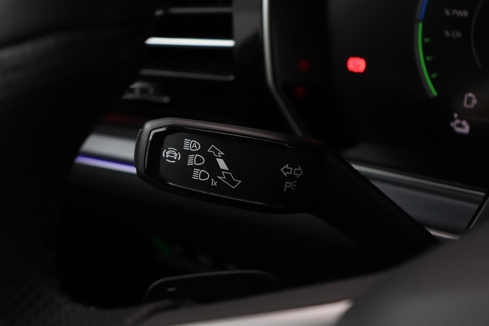 Volkswagen Touareg 3.0 TSi eHybrid 4MOTION R | FINAL EDITION | Luchtvering | Trekhaak | Panoramadak | Dynaudio | 360° Camera