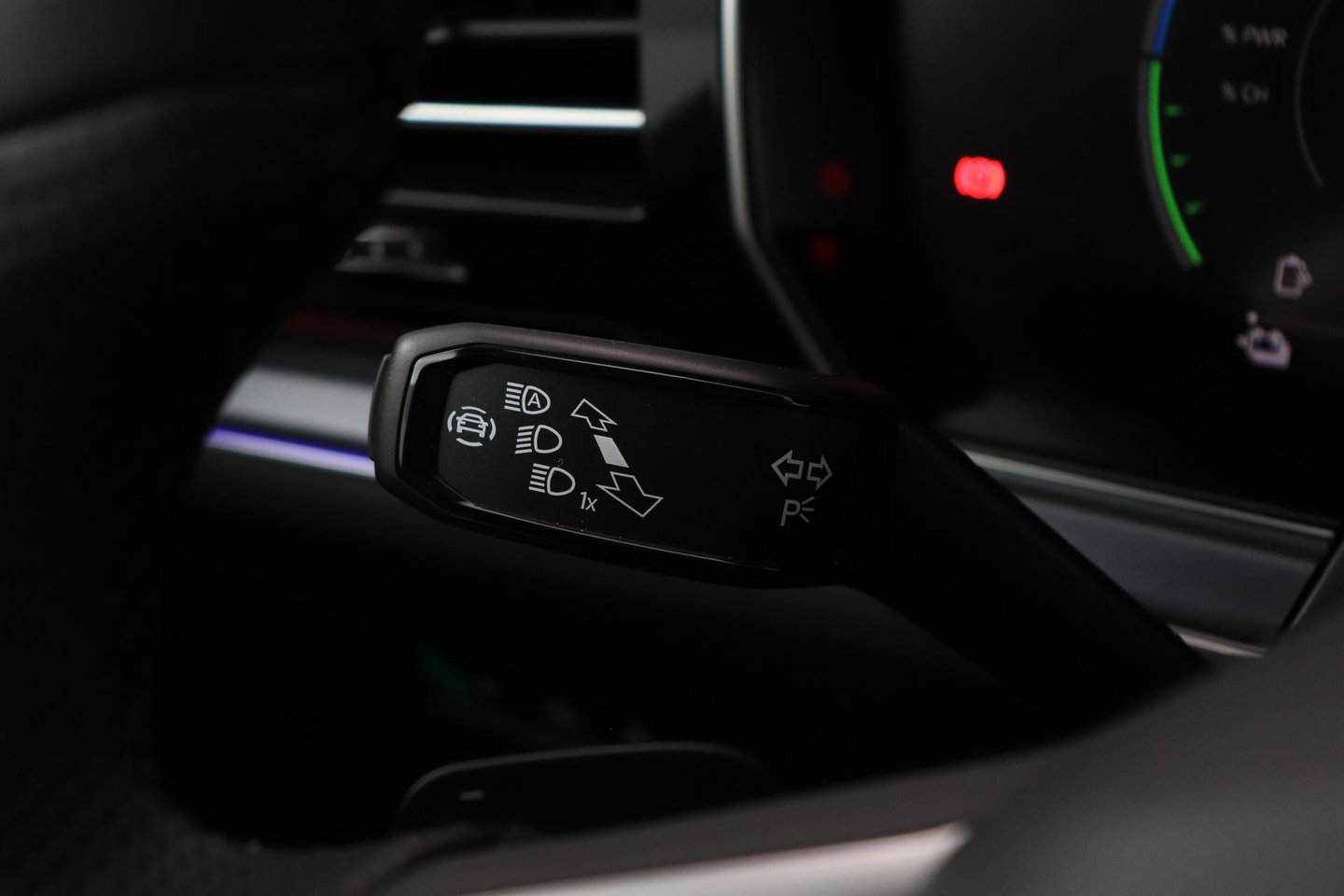 Volkswagen Touareg 3.0 TSi eHybrid 4MOTION R | FINAL EDITION | Luchtvering | Trekhaak | Panoramadak | Dynaudio | 360° Camera