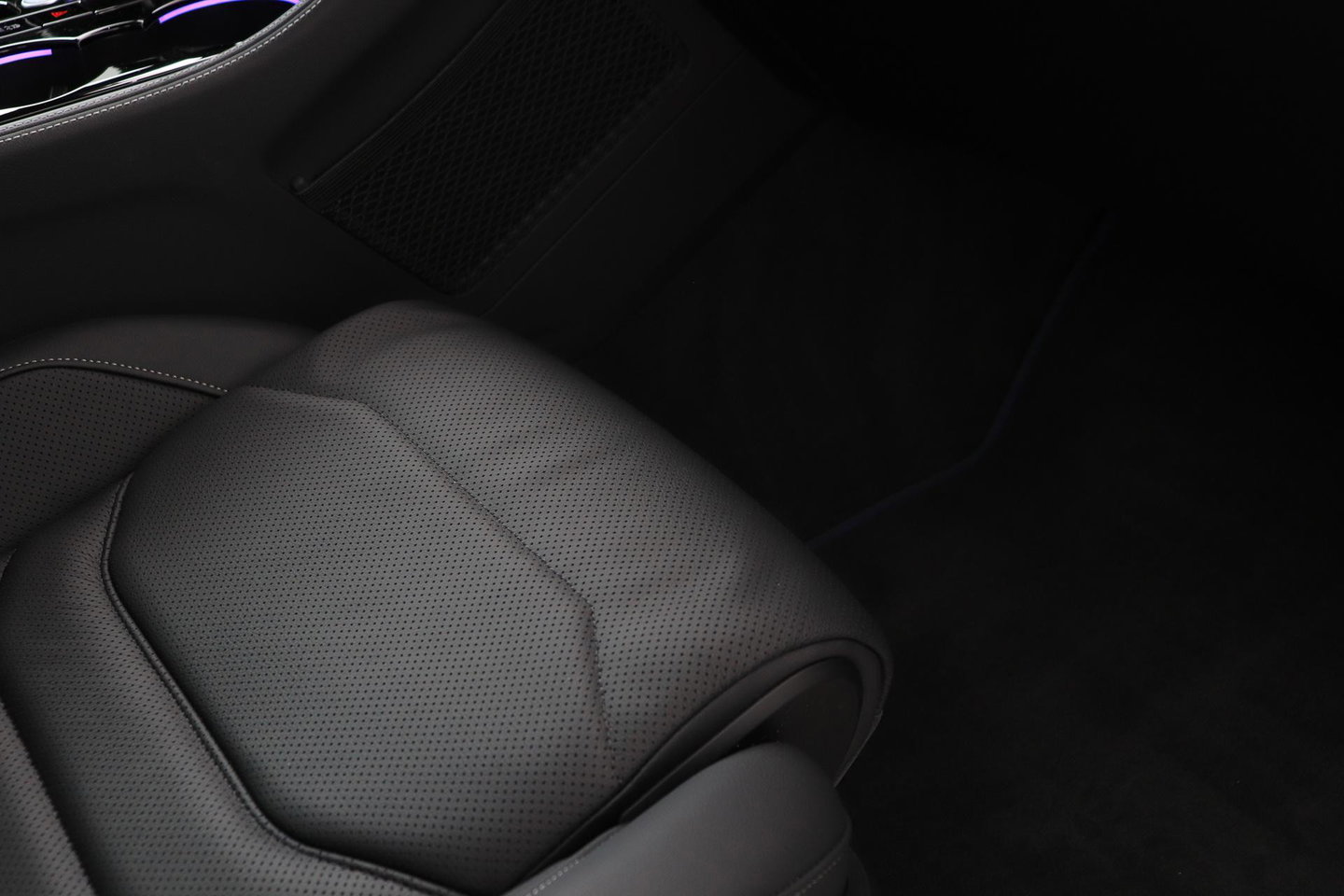Volkswagen Touareg 3.0 TSi eHybrid 4MOTION R | FINAL EDITION | Luchtvering | Trekhaak | Panoramadak | Dynaudio | 360° Camera