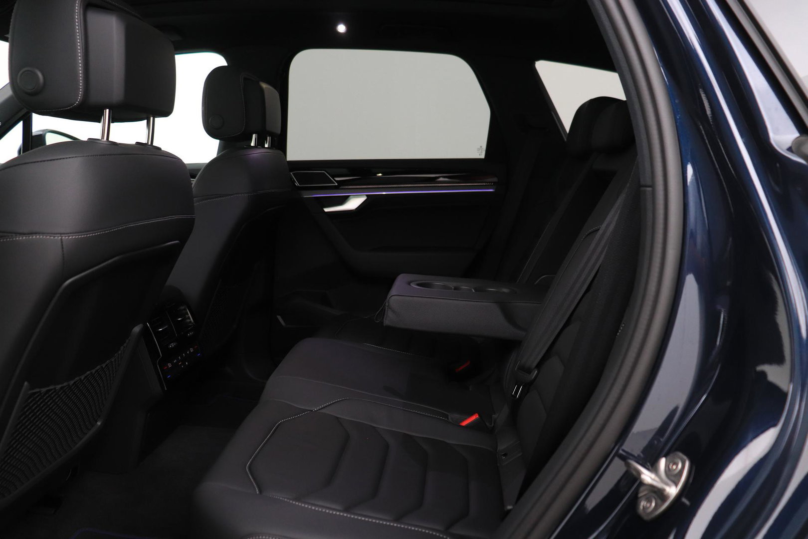Volkswagen Touareg 3.0 TSi eHybrid 4MOTION R | FINAL EDITION | Luchtvering | Trekhaak | Panoramadak | Dynaudio | 360° Camera