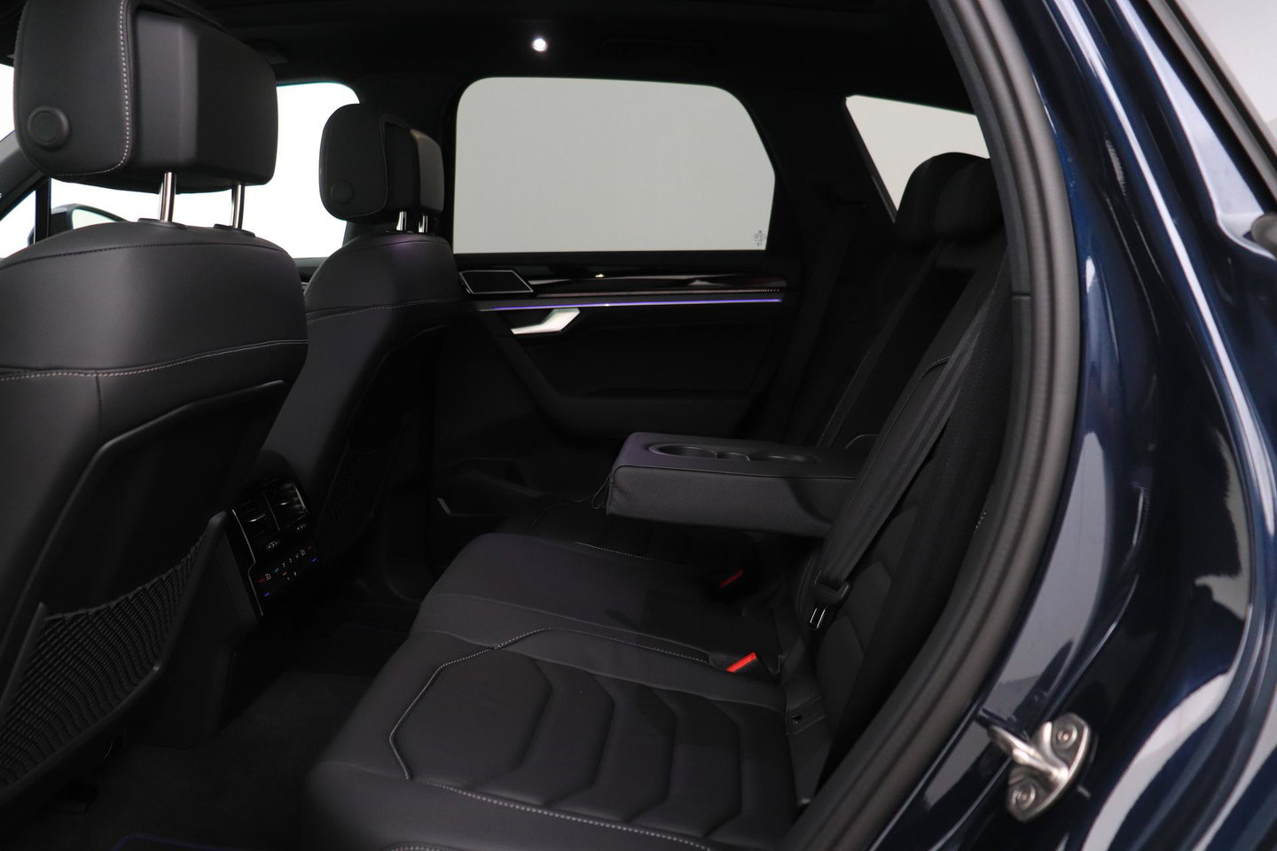 Volkswagen Touareg 3.0 TSi eHybrid 4MOTION R | FINAL EDITION | Luchtvering | Trekhaak | Panoramadak | Dynaudio | 360° Camera