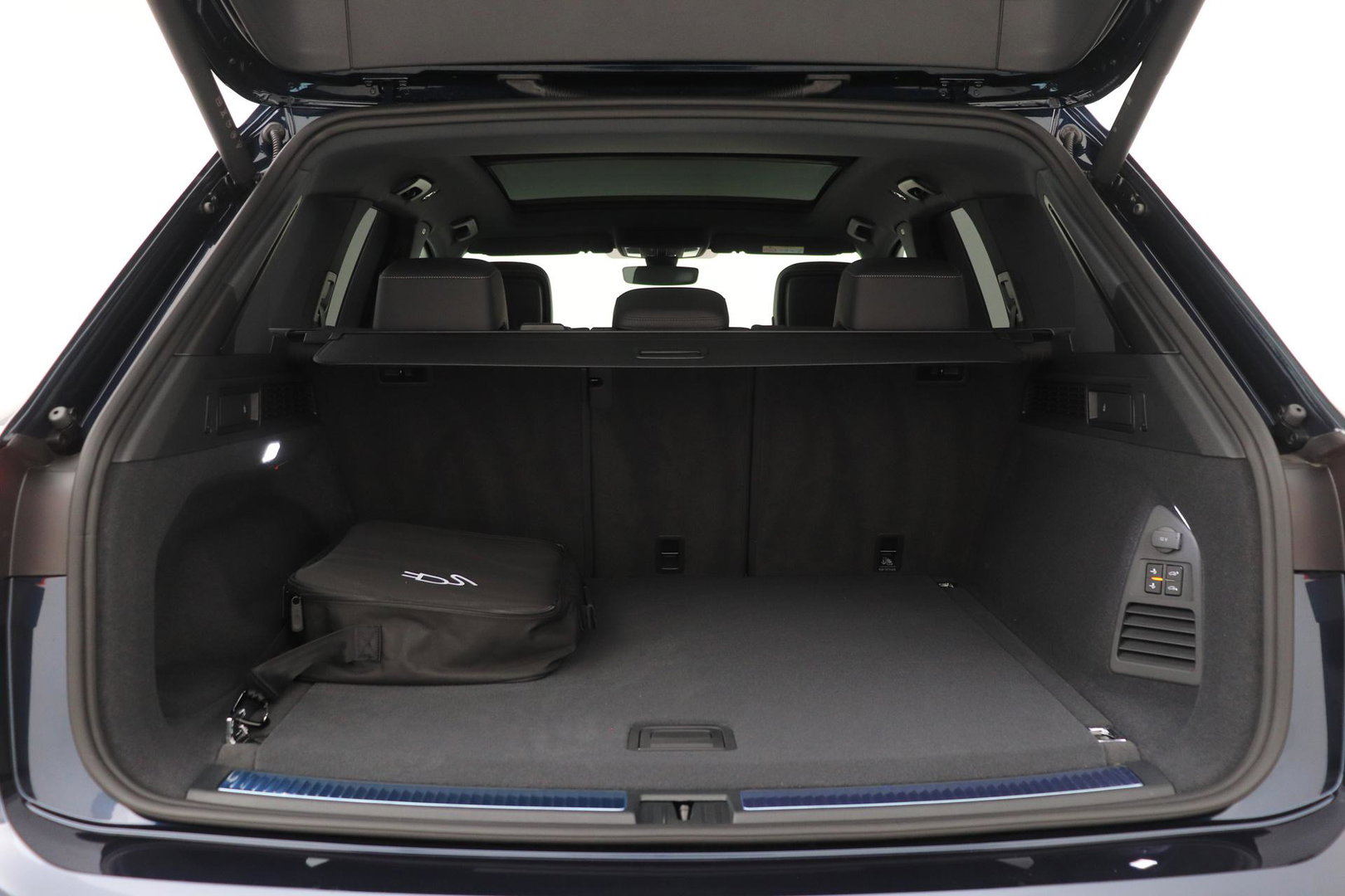 Volkswagen Touareg 3.0 TSi eHybrid 4MOTION R | FINAL EDITION | Luchtvering | Trekhaak | Panoramadak | Dynaudio | 360° Camera