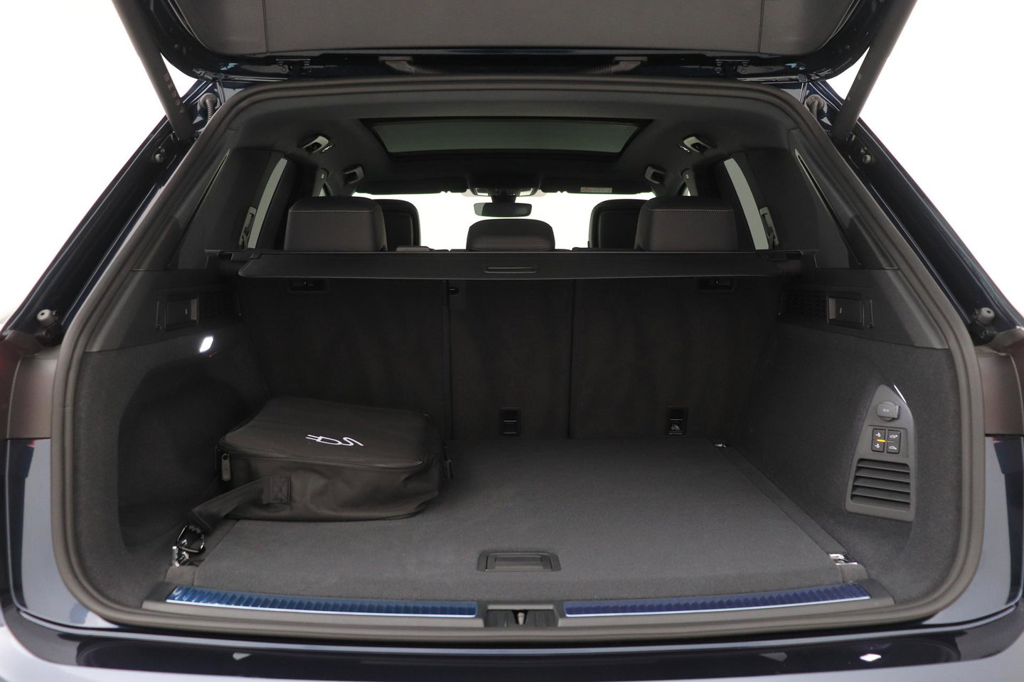 Volkswagen Touareg 3.0 TSi eHybrid 4MOTION R | FINAL EDITION | Luchtvering | Trekhaak | Panoramadak | Dynaudio | 360° Camera
