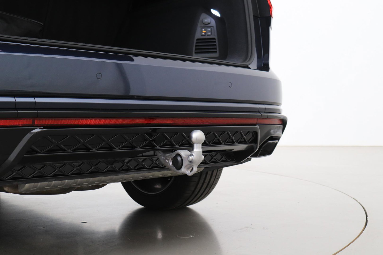 Volkswagen Touareg 3.0 TSi eHybrid 4MOTION R | FINAL EDITION | Luchtvering | Trekhaak | Panoramadak | Dynaudio | 360° Camera