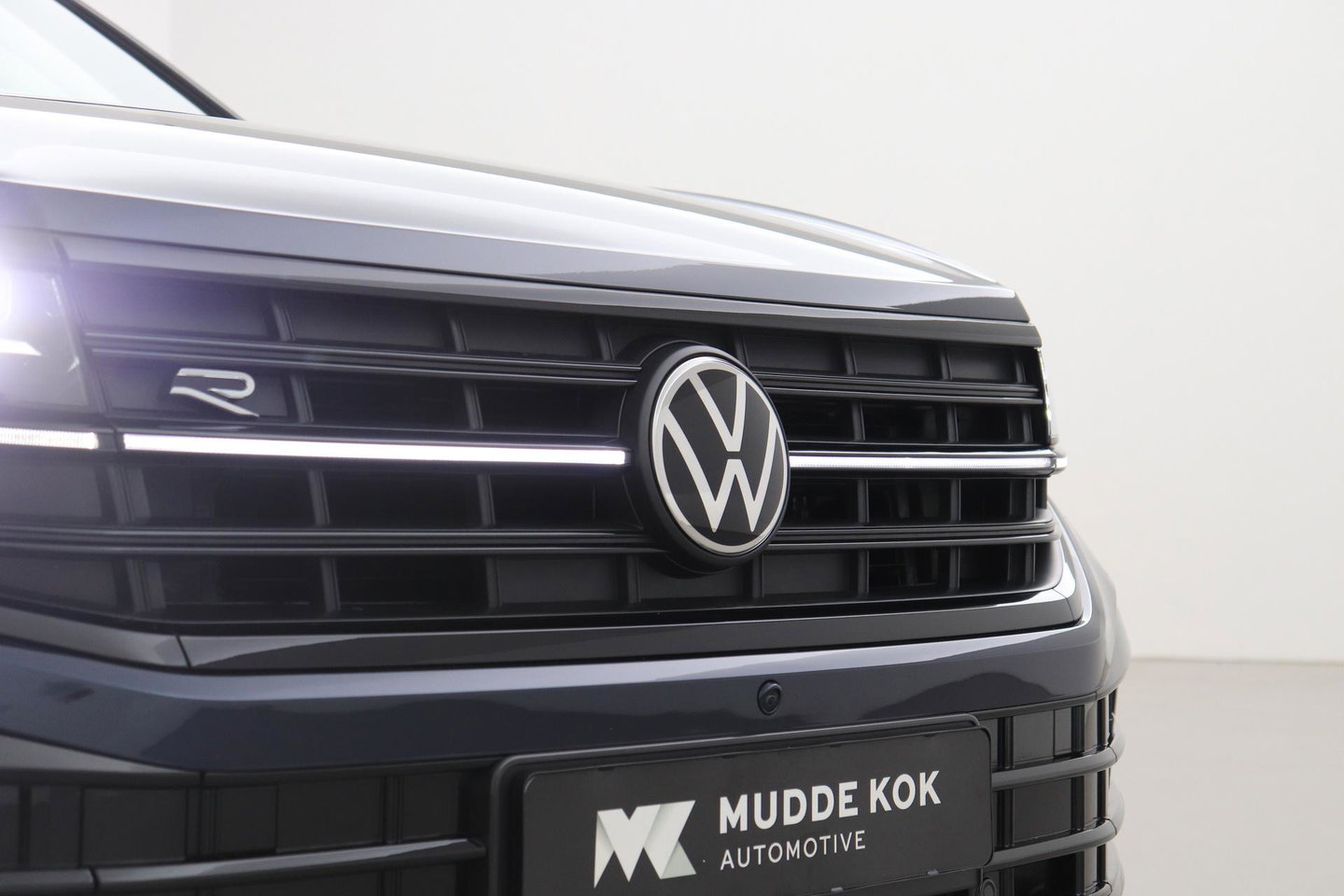 Volkswagen Touareg 3.0 TSi eHybrid 4MOTION R | FINAL EDITION | Luchtvering | Trekhaak | Panoramadak | Dynaudio | 360° Camera