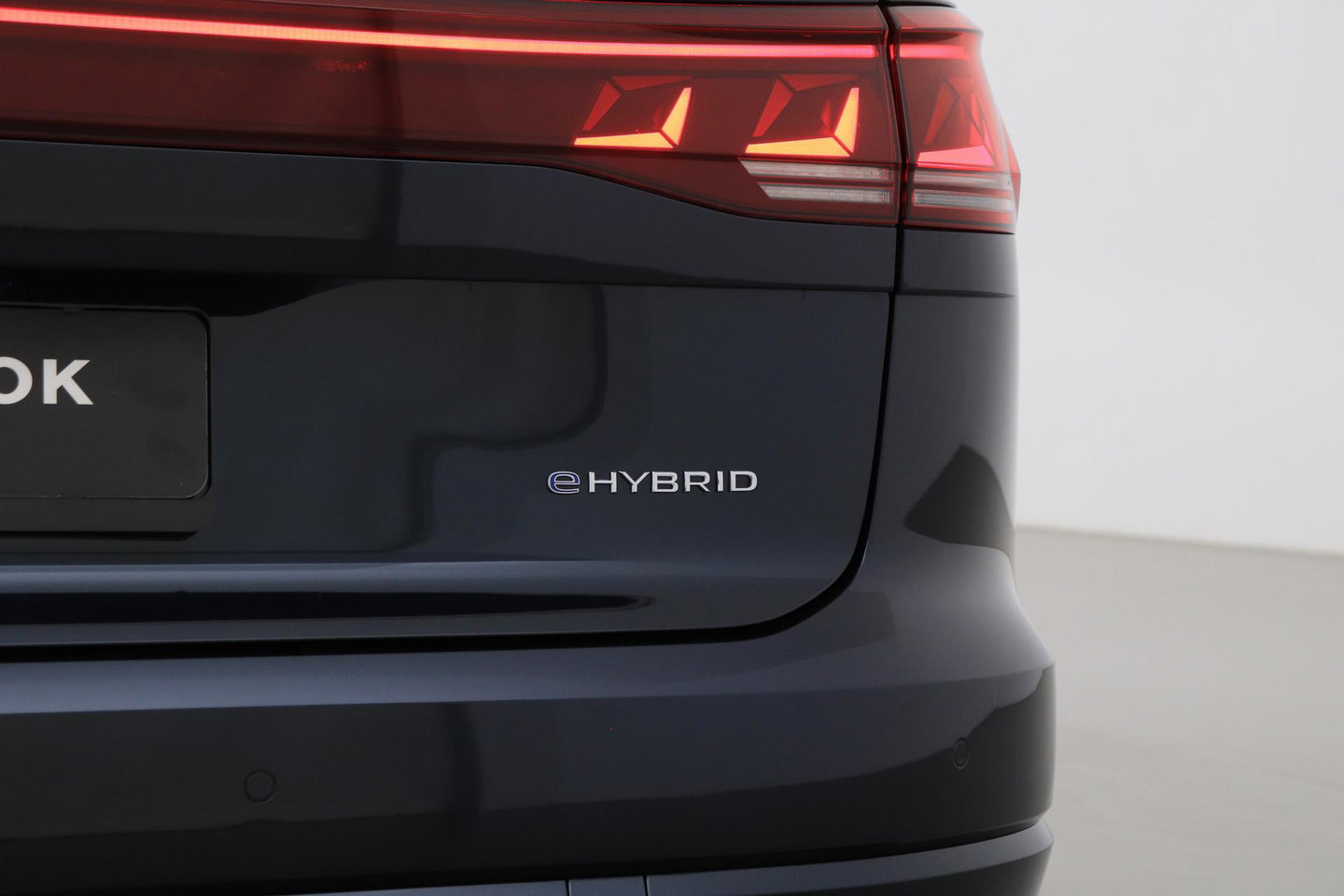 Volkswagen Touareg 3.0 TSi eHybrid 4MOTION R | FINAL EDITION | Luchtvering | Trekhaak | Panoramadak | Dynaudio | 360° Camera