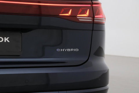 Volkswagen Touareg 3.0 TSi eHybrid 4MOTION R | FINAL EDITION | Luchtvering | Trekhaak | Panoramadak | Dynaudio | 360° Camera