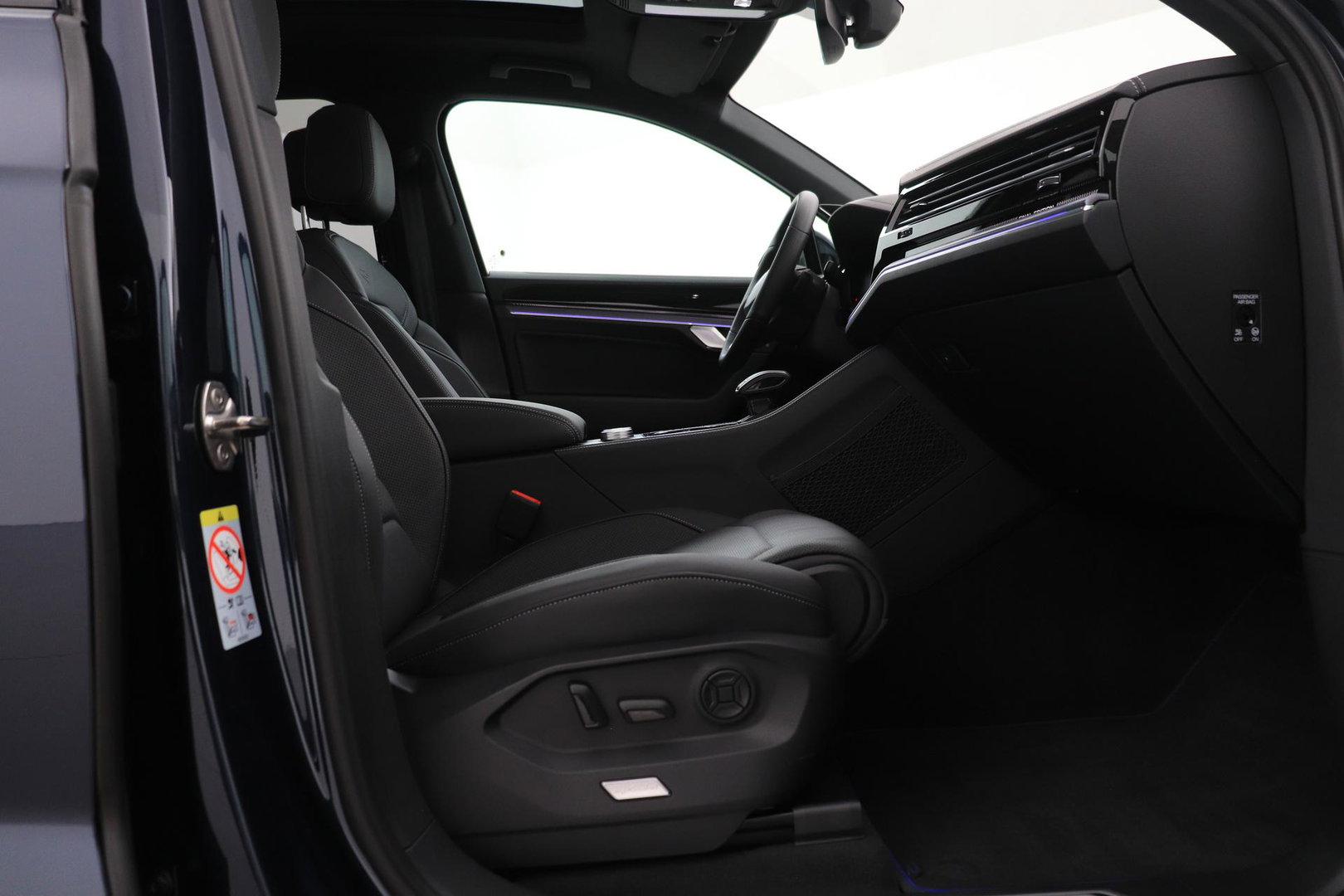 Volkswagen Touareg 3.0 TSi eHybrid 4MOTION R | FINAL EDITION | Luchtvering | Trekhaak | Panoramadak | Dynaudio | 360° Camera