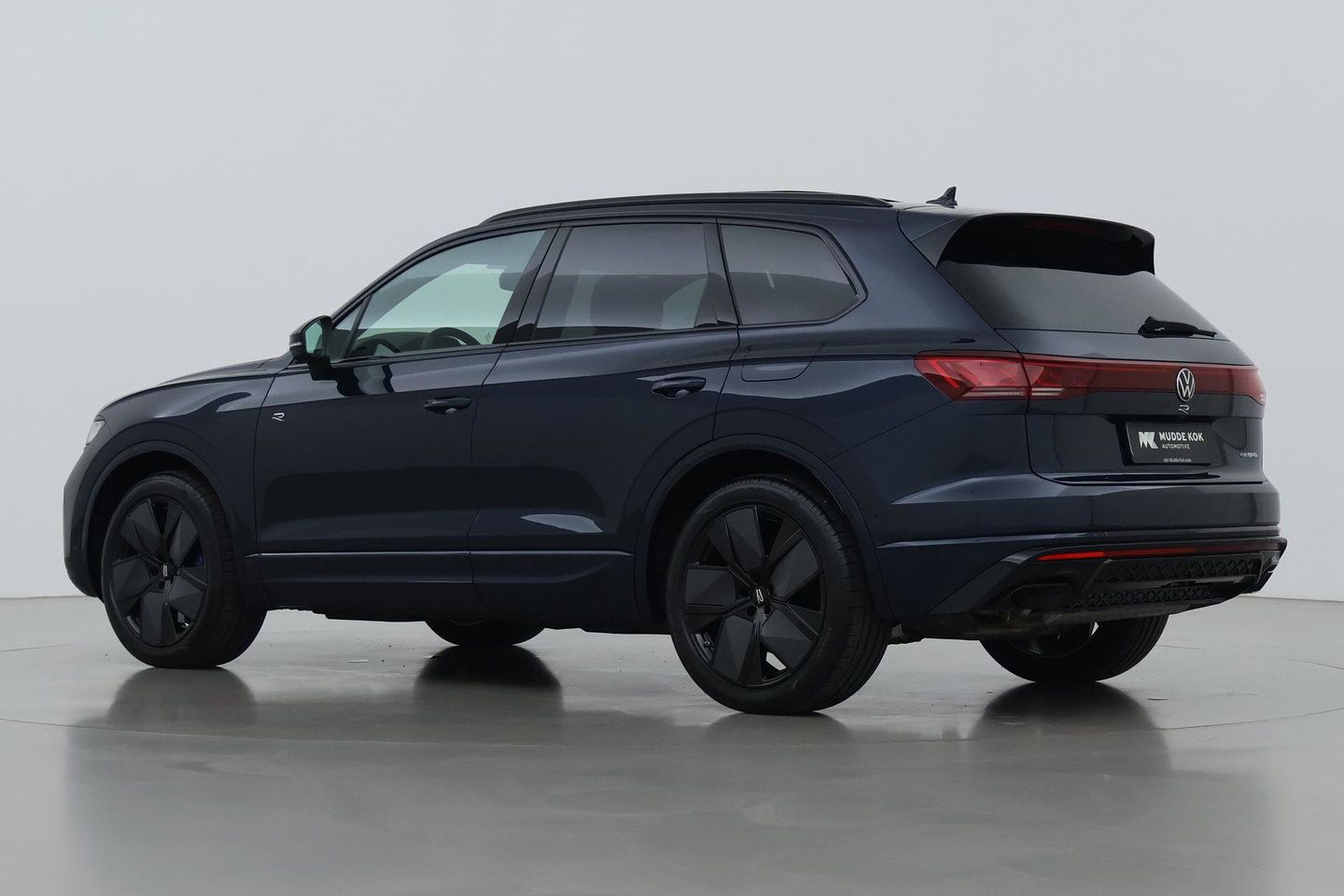 Volkswagen Touareg 3.0 TSi eHybrid 4MOTION R | FINAL EDITION | Luchtvering | Trekhaak | Panoramadak | Dynaudio | 360° Camera