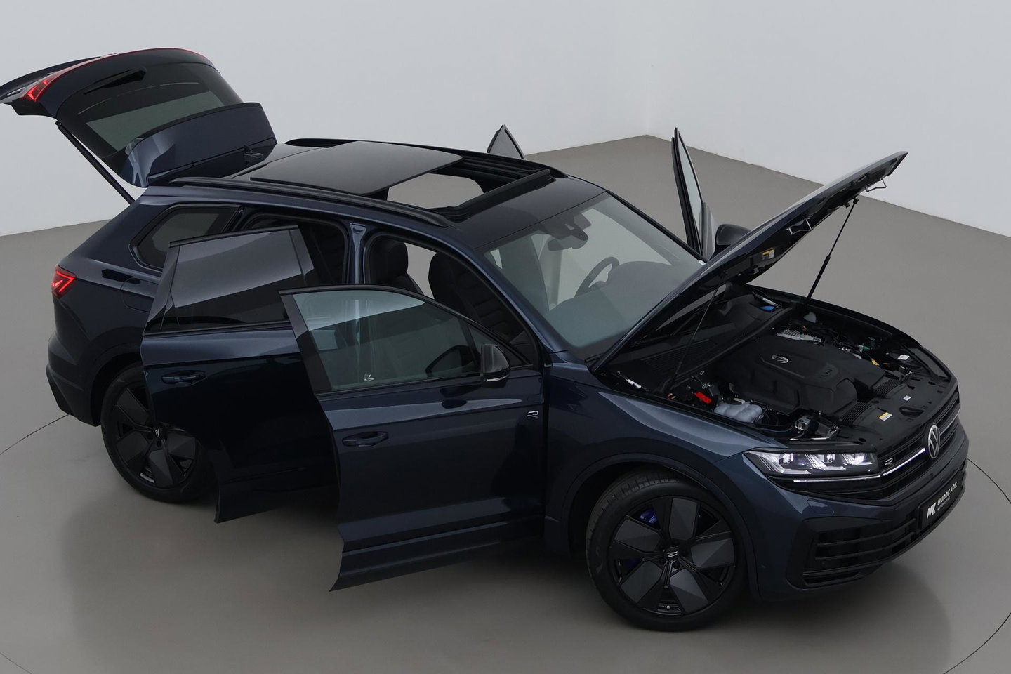 Volkswagen Touareg 3.0 TSi eHybrid 4MOTION R | FINAL EDITION | Luchtvering | Trekhaak | Panoramadak | Dynaudio | 360° Camera
