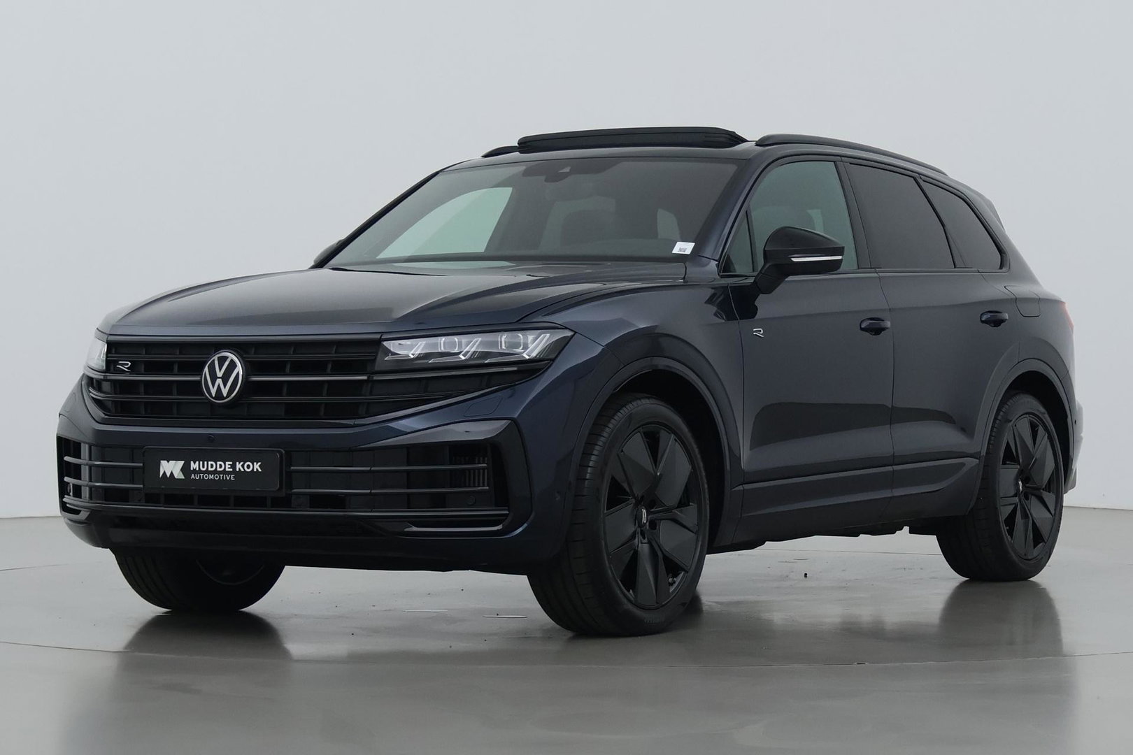 Volkswagen Touareg 3.0 TSi eHybrid 4MOTION R | FINAL EDITION | Luchtvering | Trekhaak | Panoramadak | Dynaudio | 360° Camera