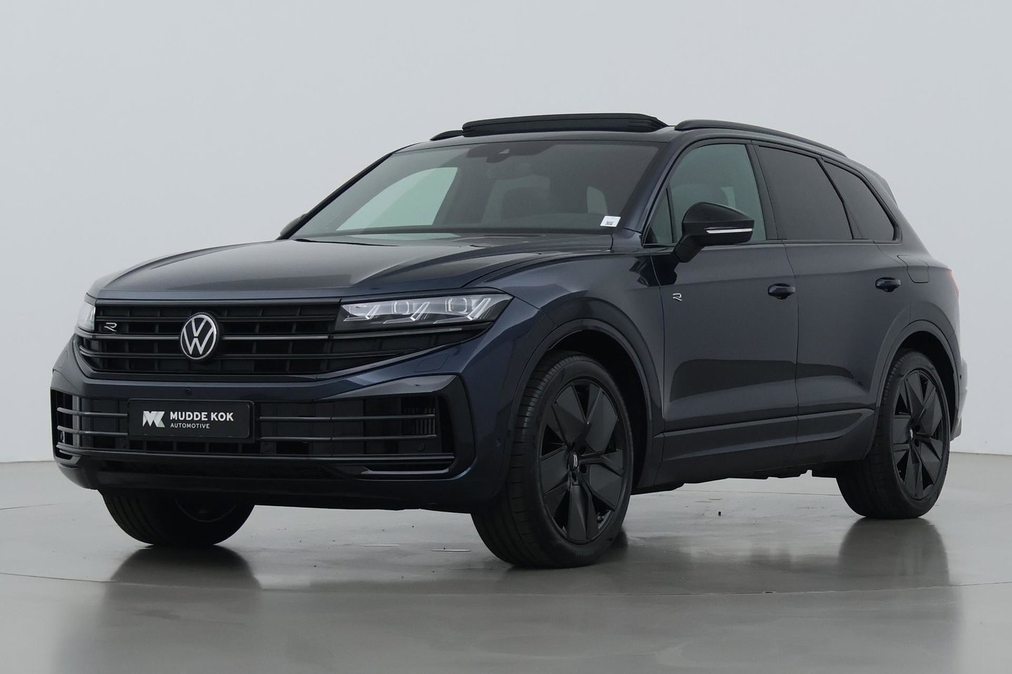 Volkswagen Touareg 3.0 TSi eHybrid 4MOTION R | FINAL EDITION | Luchtvering | Trekhaak | Panoramadak | Dynaudio | 360° Camera