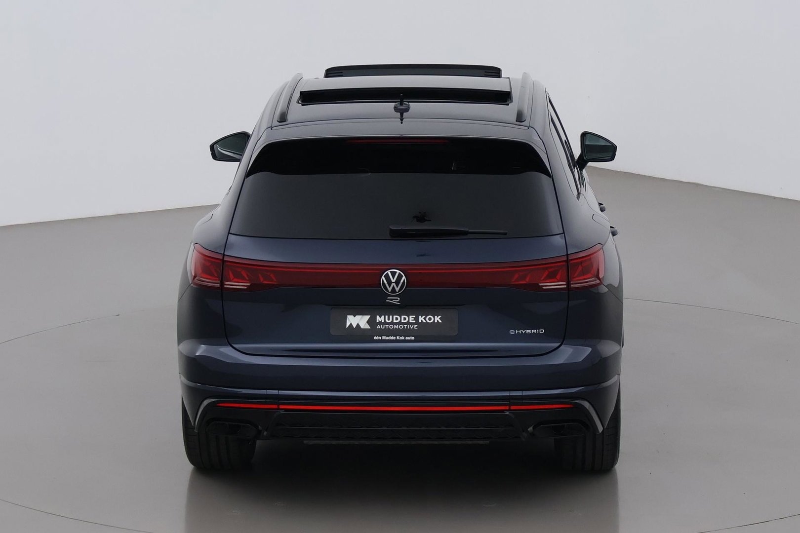 Volkswagen Touareg 3.0 TSi eHybrid 4MOTION R | FINAL EDITION | Luchtvering | Trekhaak | Panoramadak | Dynaudio | 360° Camera