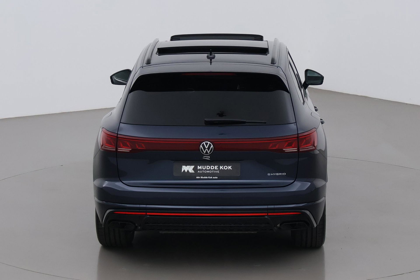 Volkswagen Touareg 3.0 TSi eHybrid 4MOTION R | FINAL EDITION | Luchtvering | Trekhaak | Panoramadak | Dynaudio | 360° Camera