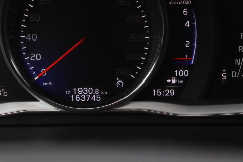 Volvo V60 T3 R-Design | Trekhaak | Adaptieve Xenon | Standkachel | Automaat | Navigatie | 18 Inch