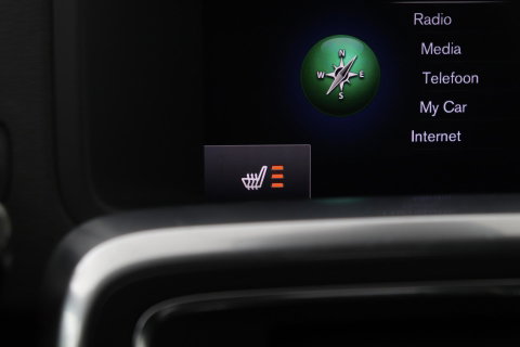 Volvo V60 T3 R-Design | Trekhaak | Adaptieve Xenon | Standkachel | Automaat | Navigatie | 18 Inch