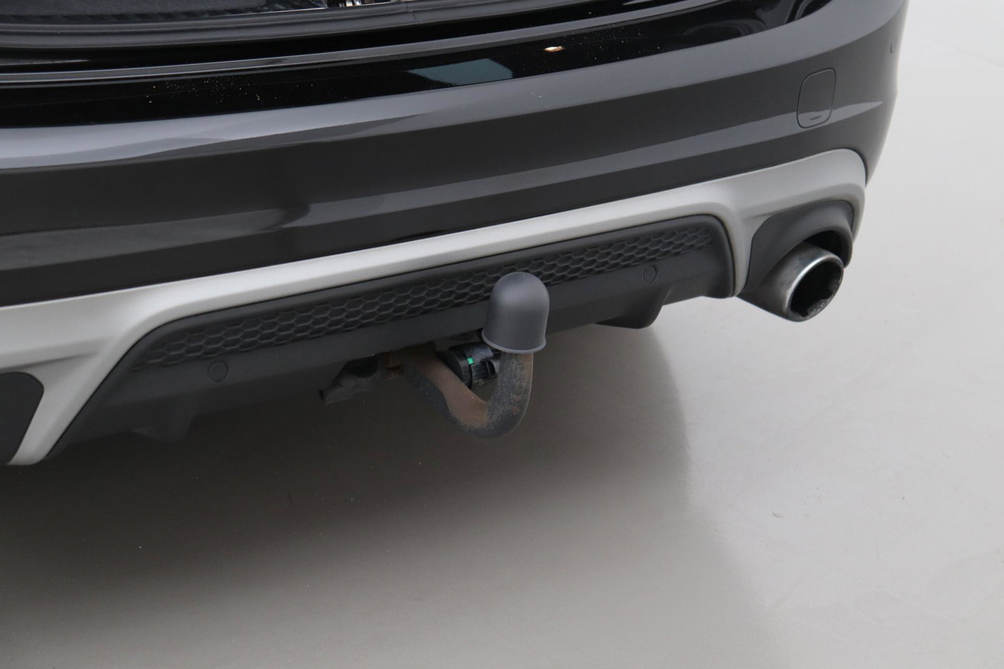 Volvo V60 T3 R-Design | Trekhaak | Adaptieve Xenon | Standkachel | Automaat | Navigatie | 18 Inch