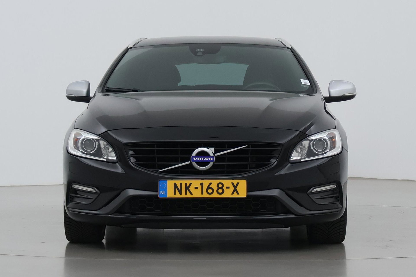 Volvo V60 T3 R-Design | Trekhaak | Adaptieve Xenon | Standkachel | Automaat | Navigatie | 18 Inch