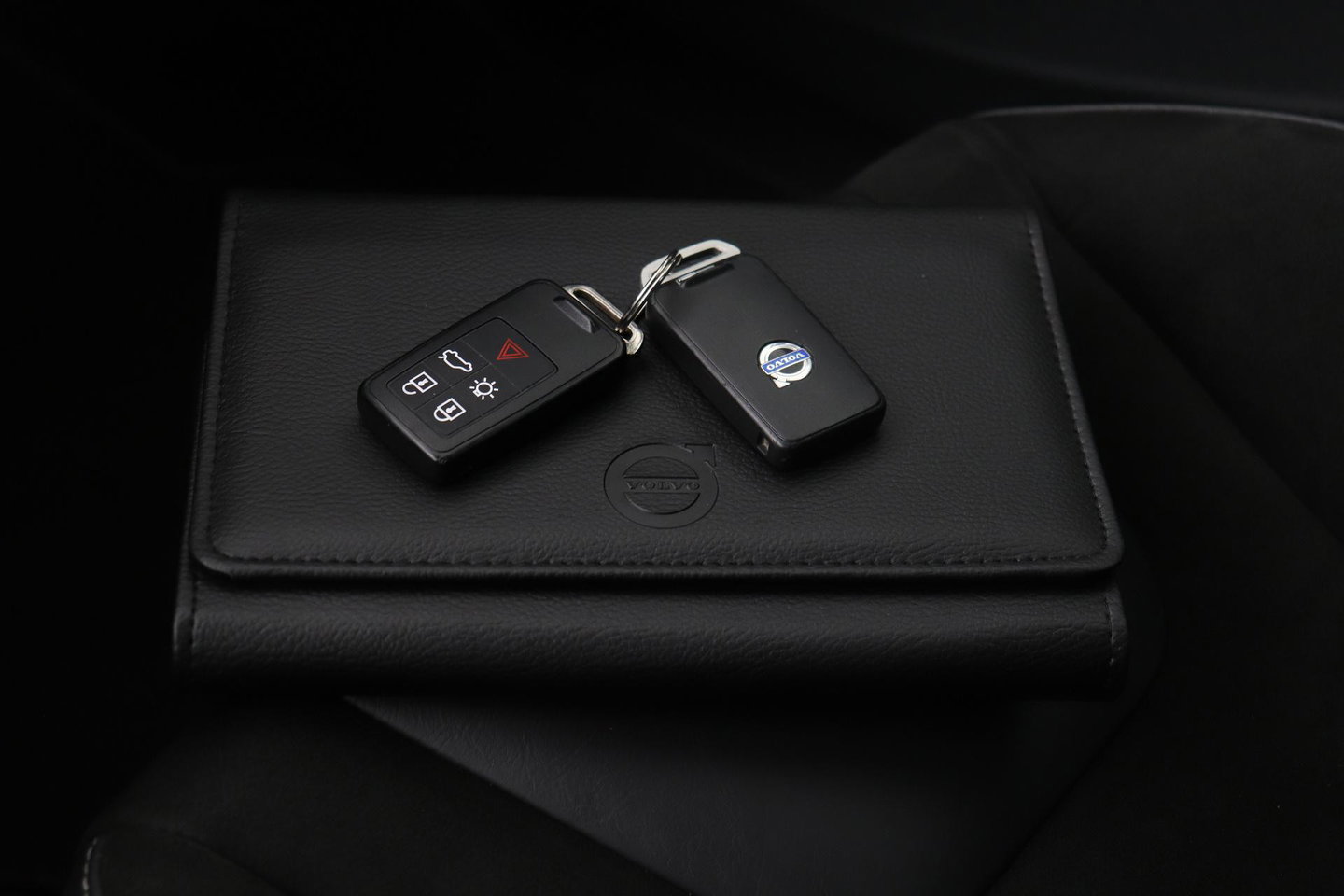 Volvo V60 T3 R-Design | Trekhaak | Adaptieve Xenon | Standkachel | Automaat | Navigatie | 18 Inch