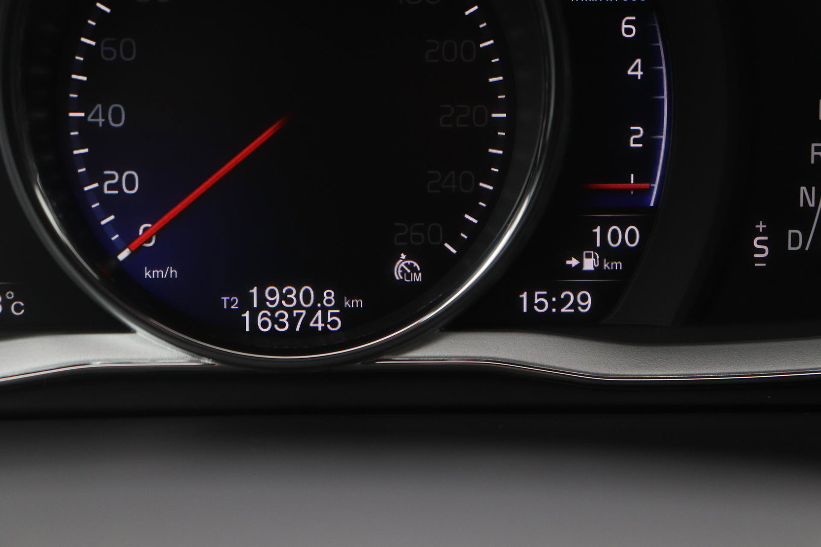 Volvo V60 T3 R-Design | Trekhaak | Adaptieve Xenon | Standkachel | Automaat | Navigatie | 18 Inch