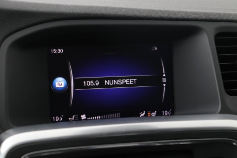 Volvo V60 T3 R-Design | Trekhaak | Adaptieve Xenon | Standkachel | Automaat | Navigatie | 18 Inch
