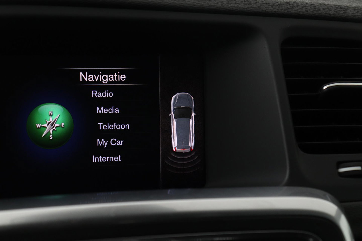 Volvo V60 T3 R-Design | Trekhaak | Adaptieve Xenon | Standkachel | Automaat | Navigatie | 18 Inch